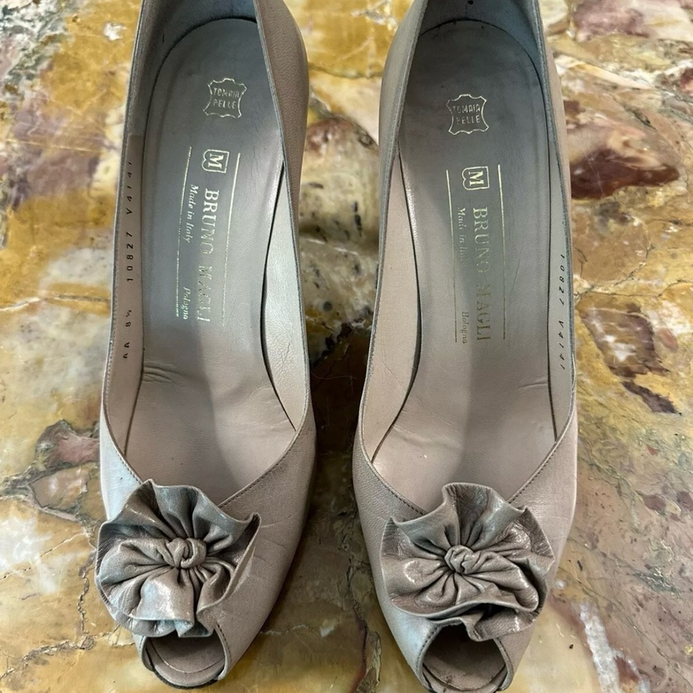 Bruno Magli Taupe Peep Toe Heels Leather Size 8 1/2 AA Made in Italy